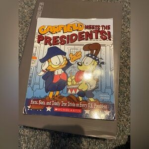 Scholastic Garfield Presidential Quiz Book - Blue and Red